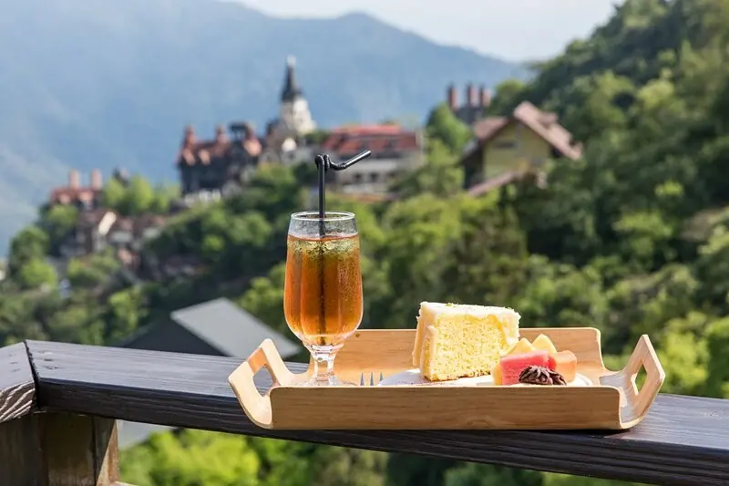 【南投清境下午茶】來福居景觀咖啡廳.網美玻璃屋.遠望清境峽谷.老英格蘭莊園