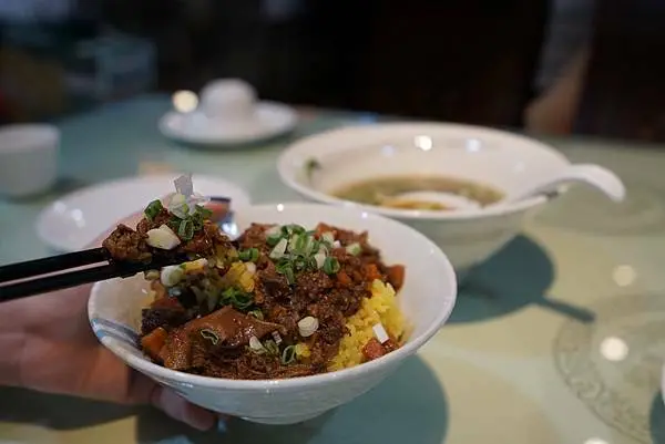 水料理 - 必吃溫體牛咖哩飯，招牌牛肉麵，各式合菜、活海鮮，台北小巨蛋美食推薦