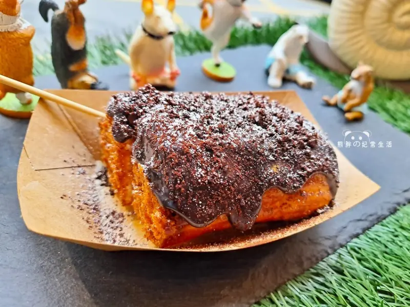 【桃園中壢】饅好吃。炸饅頭 - 中原夜市店，超人氣銅板下午茶點心，濃郁巧克力搭配OREO，雙重酥香，雙重口感，桃園美食推薦