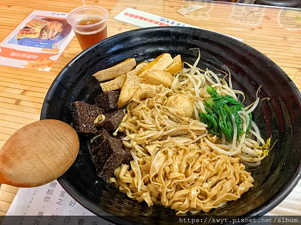 【台南美食】尚讚魯味。新市區美食小吃，台南新市大推超高CP值平價美食，多種品項NT10UP，月底吃土就靠它！