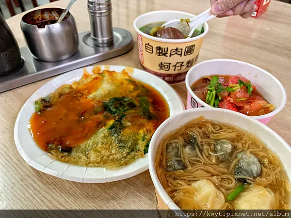 【基隆美食】連記蚵仔麵線肉圓。在地人帶路LOCAL美食，基隆長庚醫院美食，來到基隆一定要吃的手工紅糟肉肉圓，爆量蚵仔麵線！