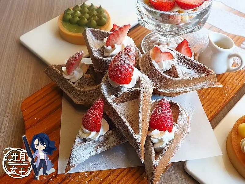 中壢監理站旁邊有好好吃的草莓麻糬鬆餅跟牛肚義大利麵，還有好拍的網美牆