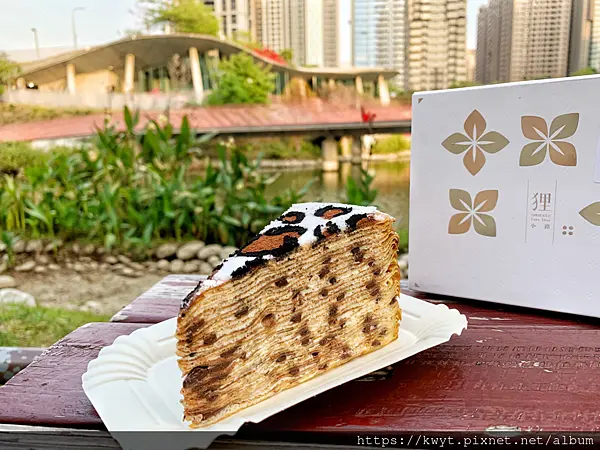 【台中伴手禮】狸小路手作烘焙逢甲門市。台南千層開到台中了！名店平價千層蛋糕推薦，真材實料千層百元以內買得到，大推乳酪蛋糕！