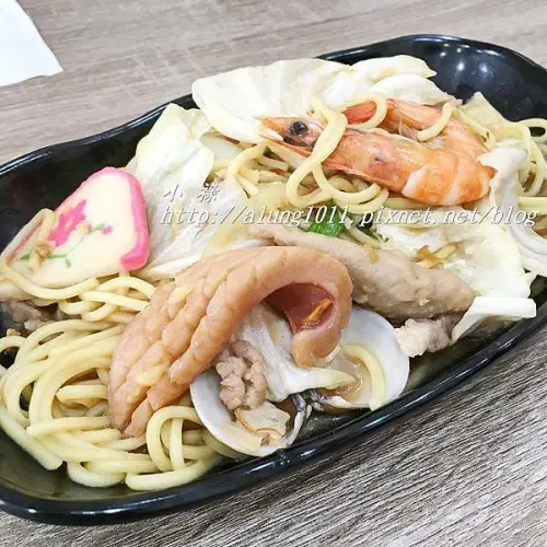 京采炒飯 / 年輕師傅廚藝佳 / 高雄苓雅路生日公園對面