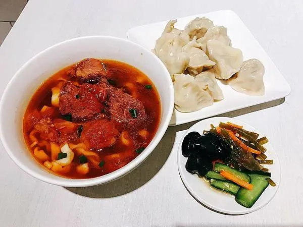 ||吃。台北|| 蘭州拉麵 番茄牛肉麵 水餃都好吃