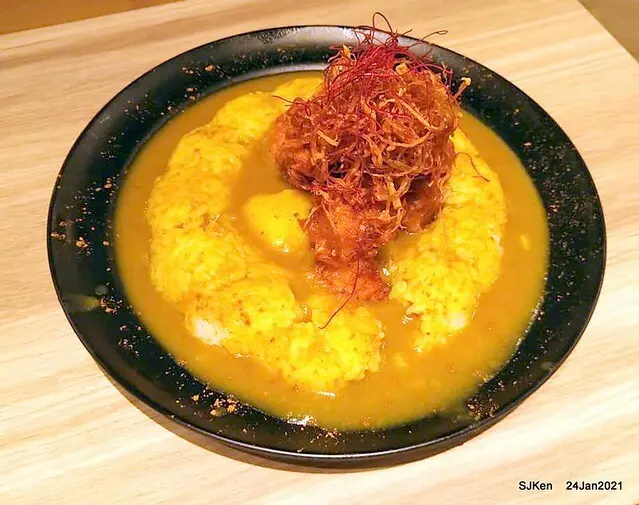 (北捷石牌站附近美食)「初面-北投石牌店」--- 一生必嚐好吃到爆，色香味俱全的「咖哩脆雞飯」與「金鑽牛滷飯」!