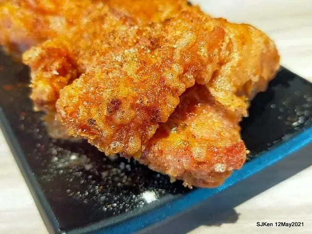 (北捷石牌站附近美食)三訪「初面-北投石牌店」--- 湯頭鮮美到令人心醉神馳渾然忘我的「爆炒蝦湯脆雞刀削麵」!