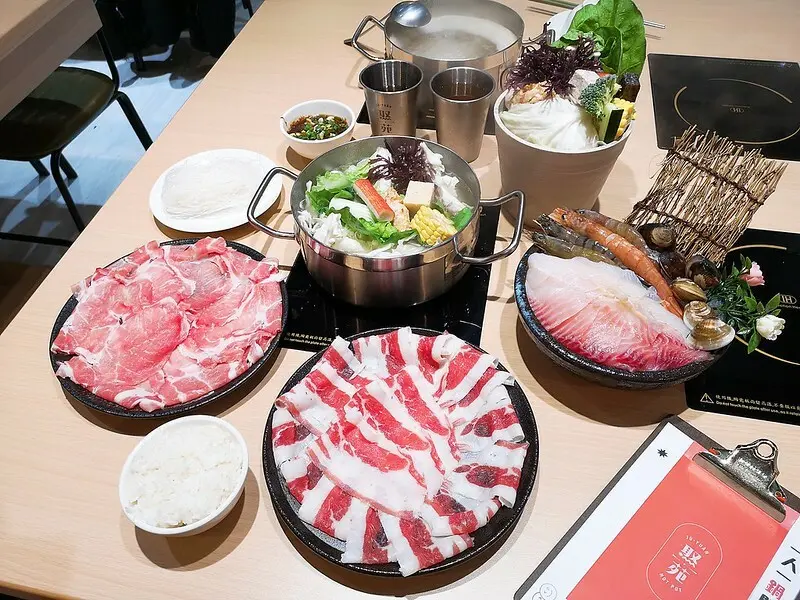 【新北板橋美食】焣苑鍋物，主打個人鍋物開心吃，無收取服務費，還有泰國明果冰淇淋、飲料可無限享用!(台北火鍋/板橋火鍋/捷運新埔站美食)