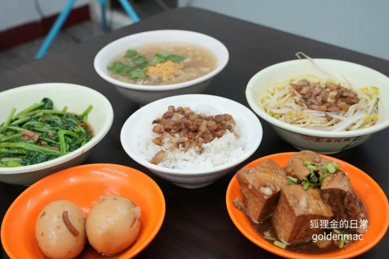 台中美食 │ 小鮮肉赤肉羹 台中第三市場傳統美食推薦 軟嫩鹹香的油豆腐必點 還可以買現做的赤肉羹回家煮火鍋