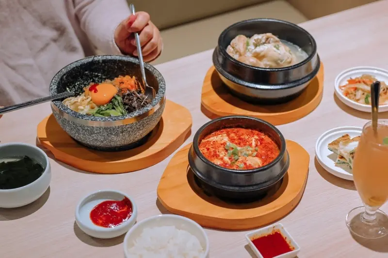 【台北韓式料理】SAIKABO：加99元爽爽吃韓式家常菜吃到飽，三大必點石鍋拌飯、海鮮嫩豆腐湯、蔘雞湯，韓國小菜、外酥內Q蔥煎餅 / 南港環球店