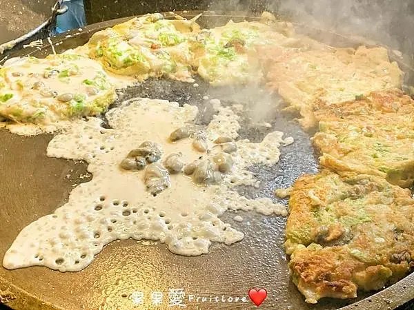 東勢夜市美食推薦　章魚燒口感的蚵仔煎　大排長龍的潤餅　鮮嫩好吃的烤牛肉串　還有好多好多好吃的　親子寵物友善　不限大小　最少要牽繩