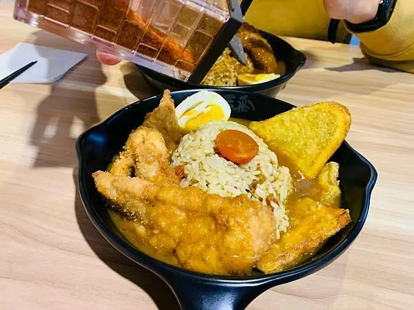 【新北 三重】三番日式咖哩//三重平價大份量美食 $89元日式咖哩 大塊主餐打卡還送飲料~