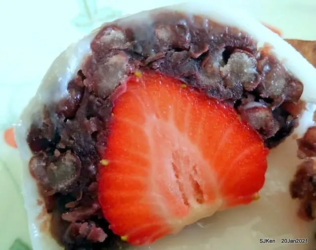 (北捷南港站美食)「聖瑪莉南港1店」--- 紅豆與草莓的完美融匯「草莓大福」，甜進心裡的滋味!