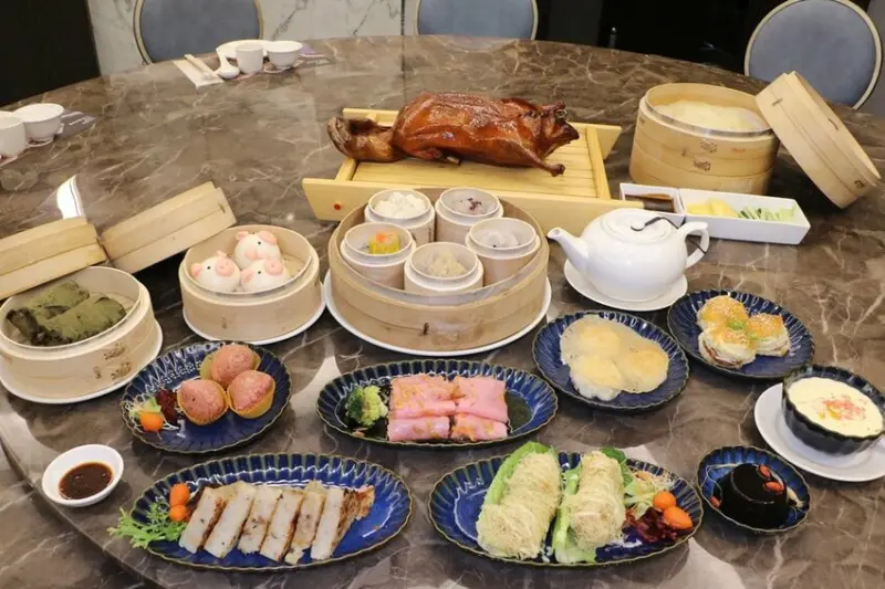 雲林美食。晶粵軒港式飲茶 朝聖酒店｜招牌朝聖片皮鴨、香煎蘿蔔糕、千層叉燒酥、麻油鹹水角 正宗港點推薦 香港口味結合北港在地食材