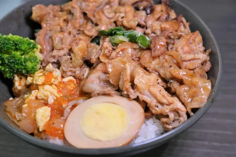 有為火烤便當｜百元有找的招牌燒肉便當！大推照燒雞腿排便當！台中燒肉便當推薦、台中烤肉便當推薦、北區便當推薦、台中外送便當推薦、北區外送推薦