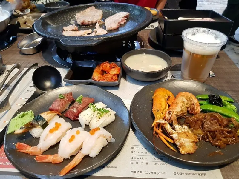 《高雄美食》韓八韓日燒肉鍋物❤和牛壽司、烤牛舌、麻辣小龍蝦、法國1664白啤酒...全都吃喝到飽｡