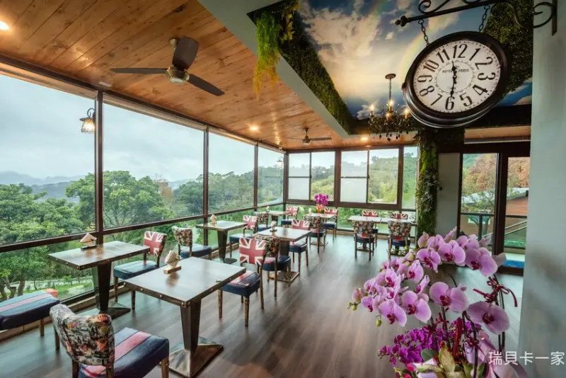 宛如置身紐西蘭！復興鄉新開幕景觀餐廳 山水奇異，哈比屋、英式電話亭、鞦韆搖椅，還有絕美山景！