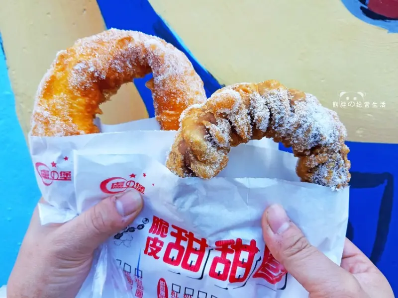 【台中沙鹿】盧の堡脆皮甜甜圈，沙鹿超人氣銅板美食點心，多種口味選擇品項眾多，外皮薄而酥脆，麵皮有嚼勁，台中美食推薦