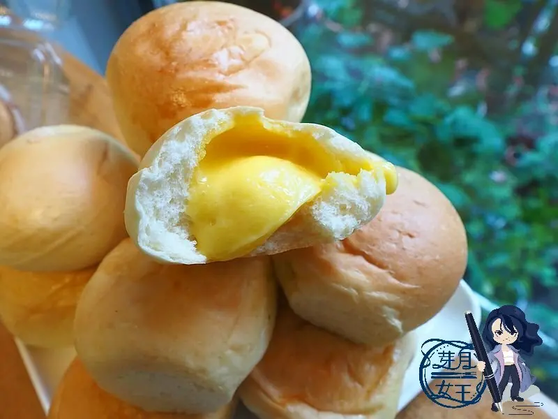 在高雄狂銷13年的爆漿餐包來桃園啦~一顆8元內餡超多超好吃!!!