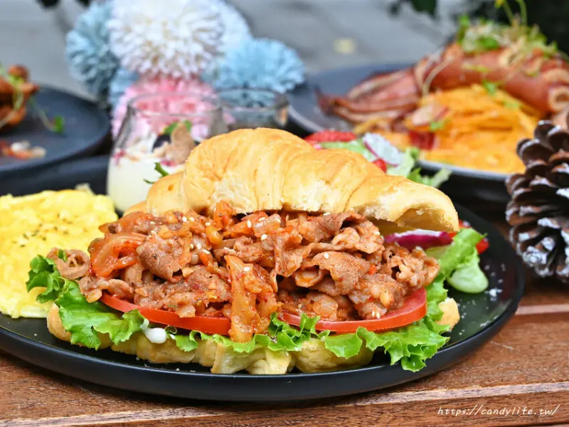 日沐咖啡│一大早就可以吃到義大利麵的咖啡館，早午餐份量超實在，還有甜甜下午茶～