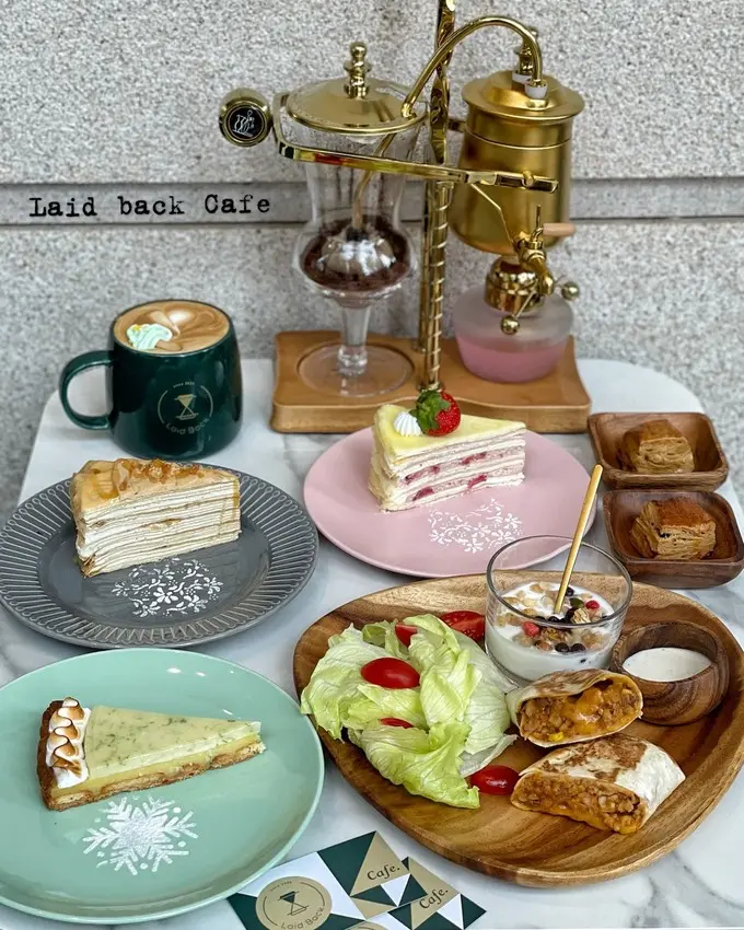 【Laid Back Cafe】關新東路上新開幕不限時咖啡廳，販售各式手沖咖啡、茶類飲品、輕食及各式千層蛋糕、甜點等等。 - 阿華田的美食日記