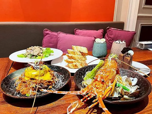 台北林口outlet旁│地表最強千層蛋糕，被美式餐廳耽誤的甜點店：eat enjoy意享美式餐廳│林口三井店(近三井outlet)、新店店【寵物友善餐廳】【附菜單】