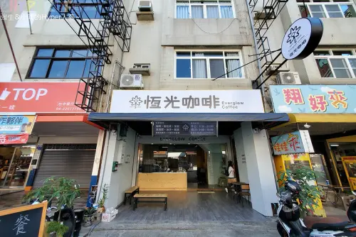 百元以下不限時平價咖啡館，內用座位有插座方便電腦族使用！近中國醫外帶外送都方便～