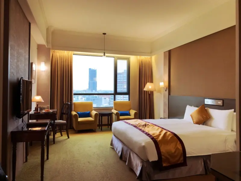 嘉義住宿|嘉義皇品國際酒店，四星級飯店超大窗景、免費停車、早餐超好吃！