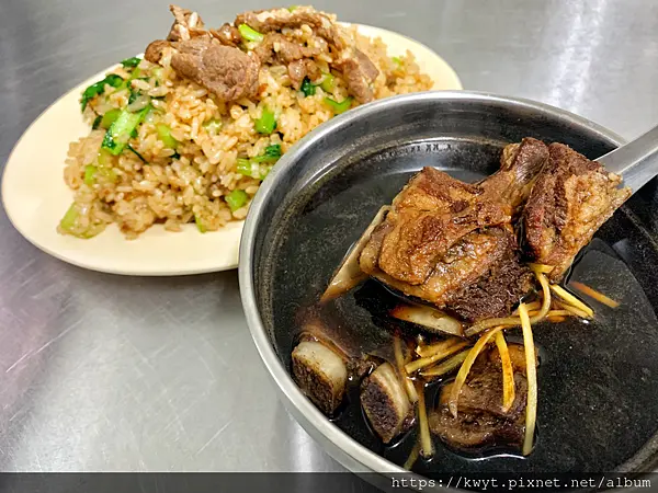 【2021台南新市區美食】寶羊肉蚵仔煎。爆肉羊排湯、肉肉爆量羊肉炒飯、樸實小店極佳美味，新市口袋美食小吃，寶羊肉蚵仔煎菜單