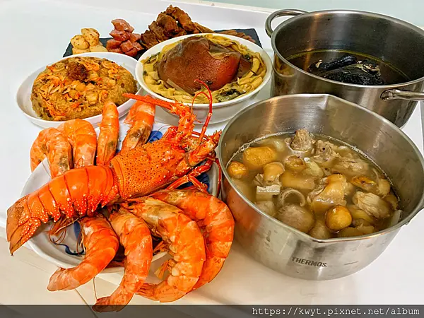 【鮮綠生活36Life】2021宅配年菜推薦。牛轉錢坤熟年菜組加野生花龍龍蝦、特A級生干貝、嘉義布袋烏魚子，超澎派好料都是桌上賓！