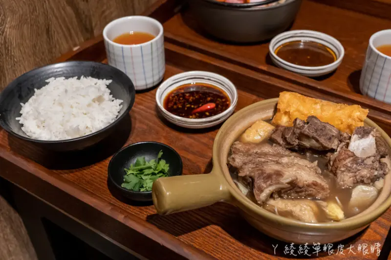 馬來西亞風味正宗肉骨茶在新竹！南洋咖哩雞腿飯限量供應飲品免費續，必吃馬來傳統美食甜點娘惹糕 - ㄚ綾綾單眼皮大眼睛