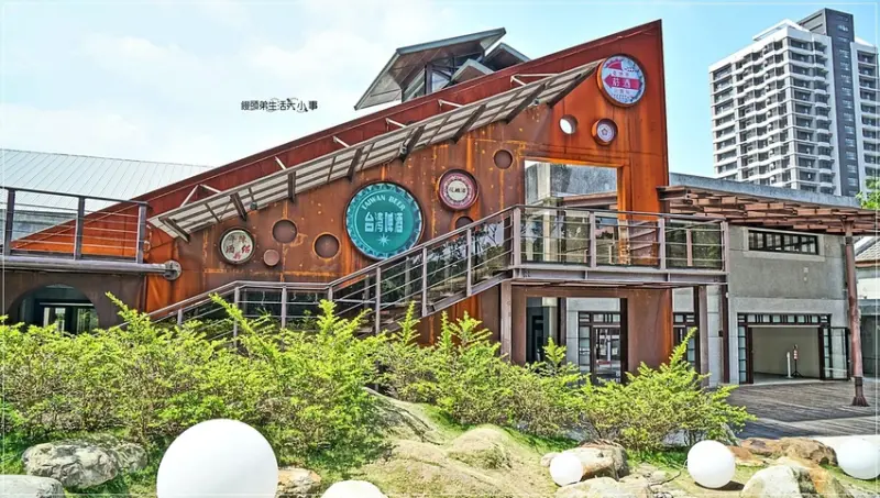 【台北景點】瓶蓋工廠台北製造所／捷運南港站～免費新景點，園區內保有完整日式建築，文創市集、展覽、戶外音樂會等休閒場地