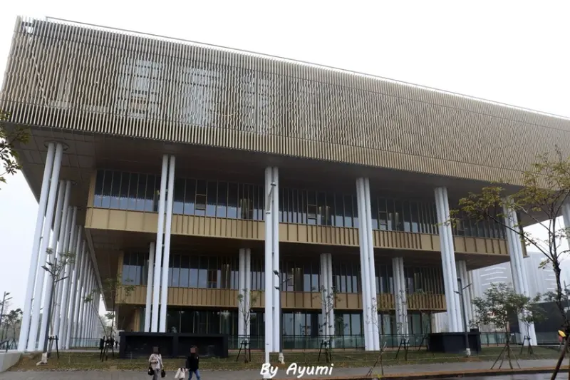 ［台南新地標推薦］臺南市立圖書館－新總圖／完完全全顛覆對圖書館的刻版印象／內有餐廳以及咖啡廳／超推B1兒童區