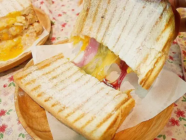 新北板橋早午餐! IG超夯的炭烤吐司展店到板橋囉，超愛鮪魚跟檸檬的組合很無敵-金花碳烤吐司