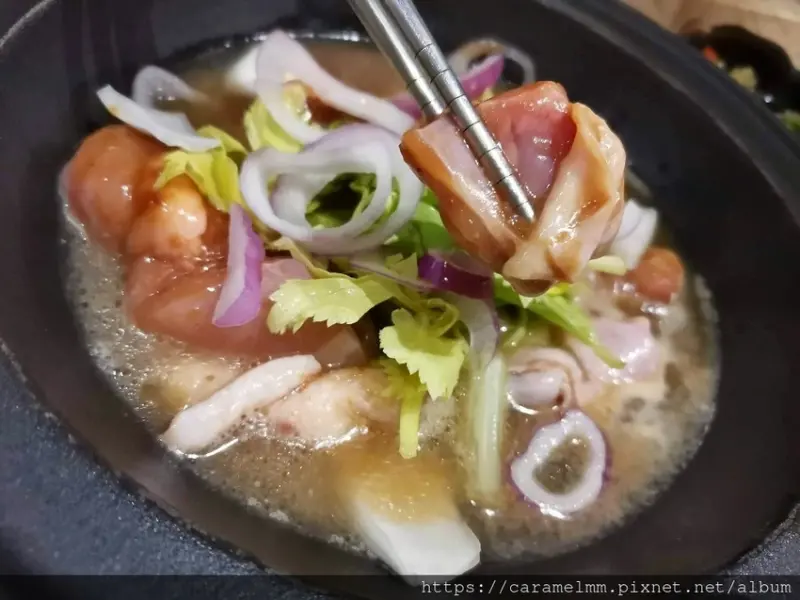 【苗栗頭份】柒石柒 石頭鍋專賣店 花雕雞煲 川味麻辣鍋 燒酒麻香鍋 頭份火鍋 頭份美食 工業風輕裝潢 近大潤發 尚順廣場