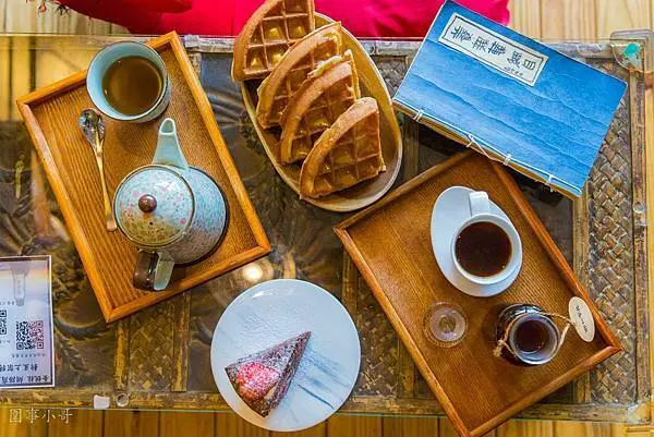 中壢健行科大咖啡下午茶-養親轅咖啡，近百年中藥行搖身一變成為文青咖啡館，還有可愛貓咪擔任店長副店還有工讀生！