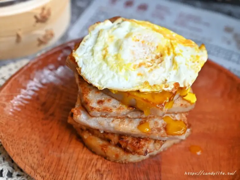 團購必買人氣美食，曾家庄蘿蔔糕專賣店，簡單料理還有創意吃法唷～