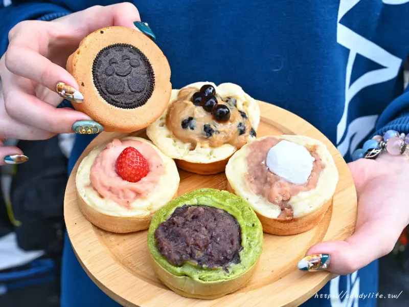 嗜時候│台中文青飲料店，飲料真材實料料超多～還有現烤爆餡車輪餅！