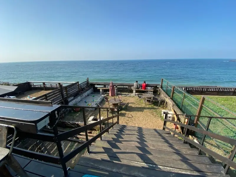 【新北三芝-傲嬌＆阿法寵物友善餐廳】無敵海景咖啡廳、寵物友善餐廳（狗可落地跑跑、免牽繩、有柵欄）