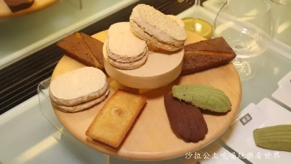 【RIVON禮坊】經典法式糕點變成喜餅/新法式手工喜餅禮盒/送你去冰島蜜月