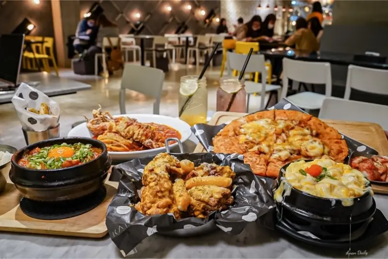 | 高雄美食 |超美的工業風餐廳/氣氛超棒餐點好吃/KATZ卡司複合式餐廳 高雄文化中心店