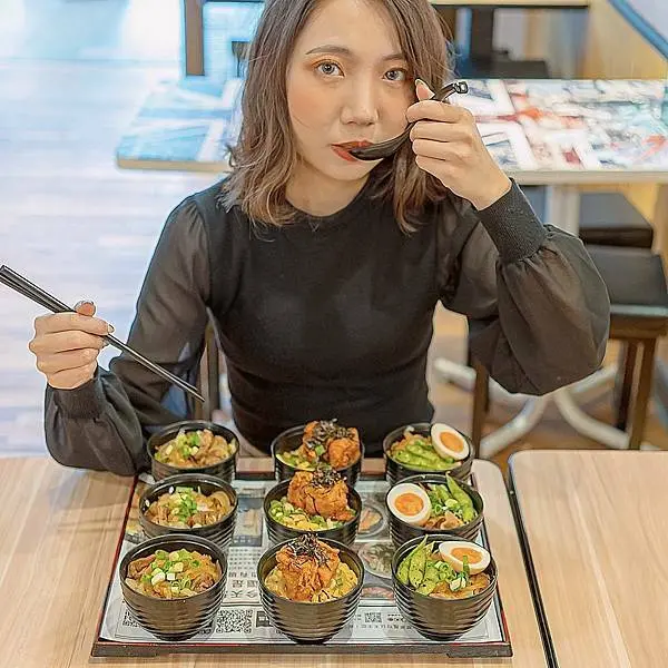 簡單版的日式料理大胃王挑戰，同時吃三種口味的丼飯 | 【台北 中山區】萃茶風Cueicha 龍江店