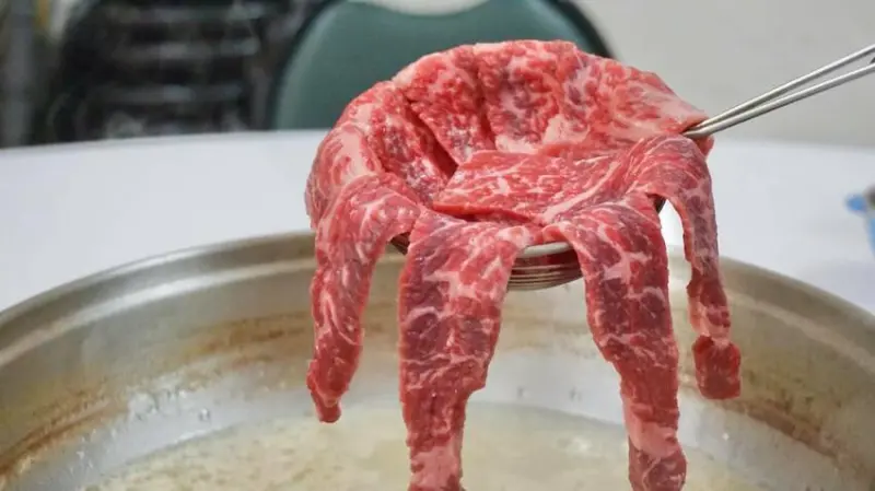  簡單的汕頭火鍋卻是屏東人在地人共同的回憶！【新園牛肉爐和生店】屏東火鍋│屏東牛肉爐│屏東旅遊