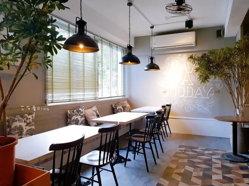 《高雄美食》Gooday Cafe & Roof❤力行路Gooday姊妹店~網美咖啡館，拿鐵好喝｡