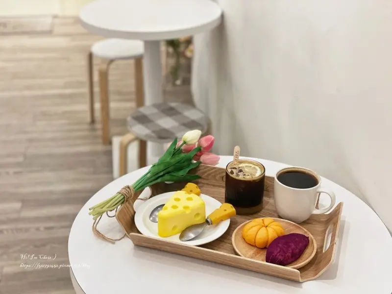 【台北咖啡廳】超韓超韓的韓系咖啡廳，老鼠乳酪蛋糕、地瓜麵包、南瓜麵包可愛又好吃！ChocoChez Bakery초코체스베이커리/IG打卡咖啡廳/韓國咖啡廳推薦/韓風咖啡廳推薦/大安咖啡廳推薦