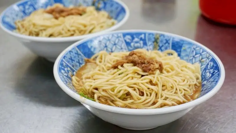獨家麻醬口味的和迷人的細麵，讓人想要一碗接一碗！台南永康區 【43年老店陽春麵】 永康美食│永康必吃│大橋二街│台南麵店