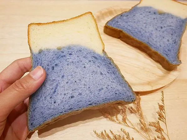 台中中興大學伴手禮新選擇，富士山型生吐司、磅蛋糕超萌，早午餐系列也都超推-三牧田麵包專門店