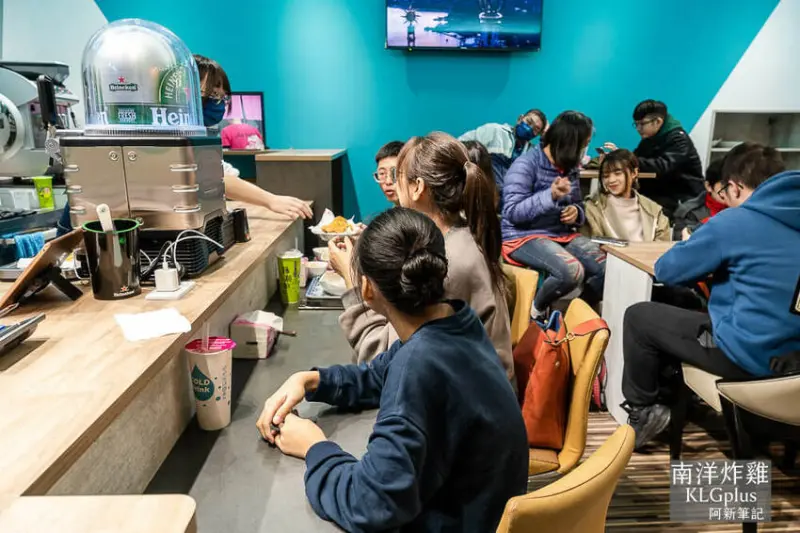 阿新筆記|南洋炸雞KLGPLUS|靜宜大學超夯人氣美食，美式薄皮炸雞鮮嫩多汁，吮指回味不罷手～