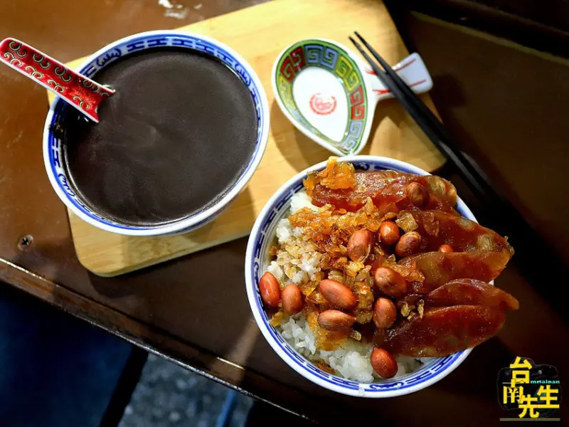 台南港式小食／週末限定一週只開三天／晚上才營業只賣三小時／隱身傳統市場低調小攤／沒有在地人帶路很難找得到