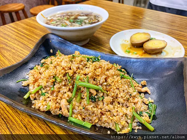 【嘉義。美食】慶昇小館。嘉義冠軍炒飯，一張百元就可以點好點滿一主食一湯一菜！！！使用有履歷的台梗16號米｜附菜單